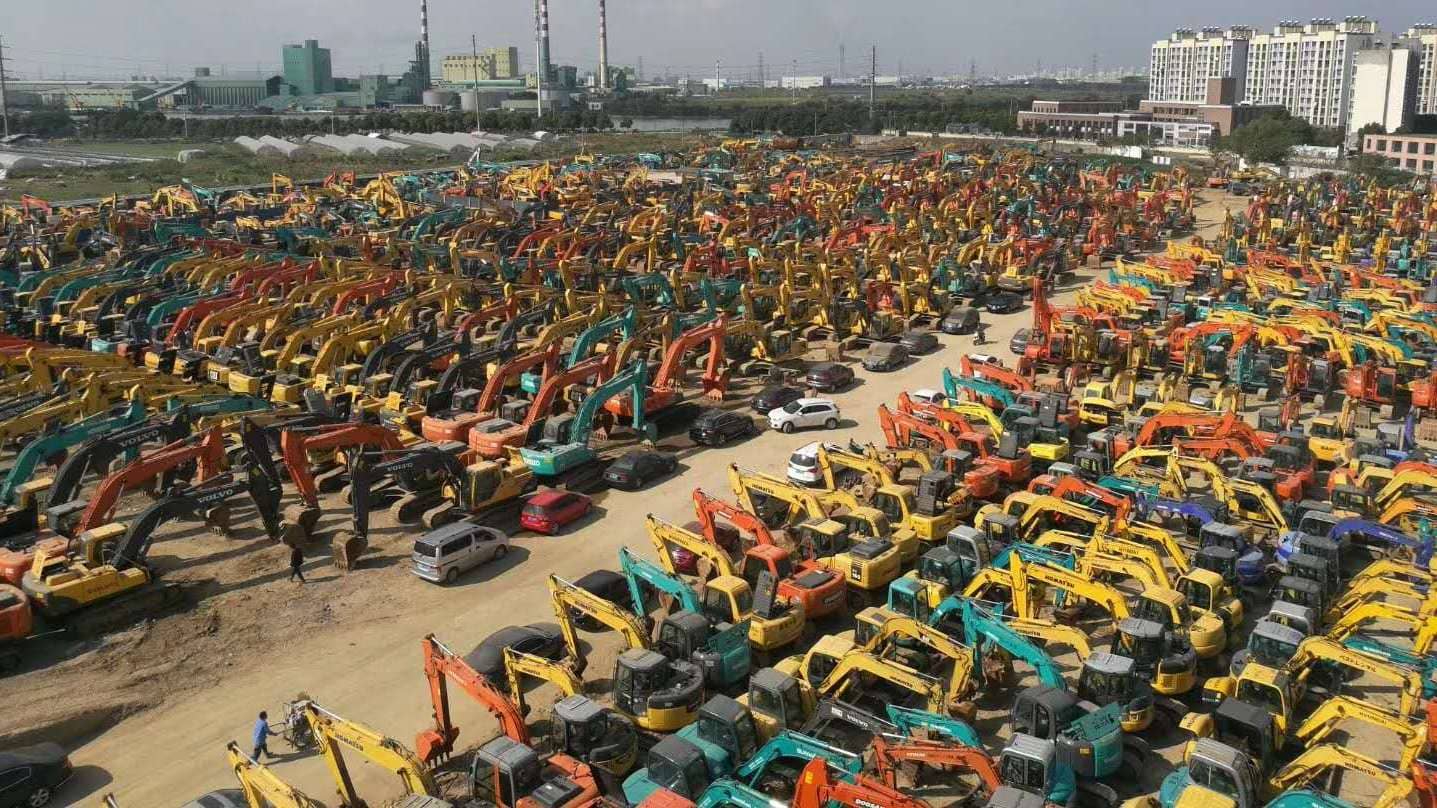 盛夏之際，上海挖百萬二手挖掘機總部助您抓住商機  Title: Embrace Summer Opportunities with Shanghai Wabaiwan Used Excavator Headquarters